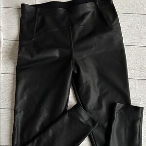 Venti6 black leggings M Leather look Lined EUC